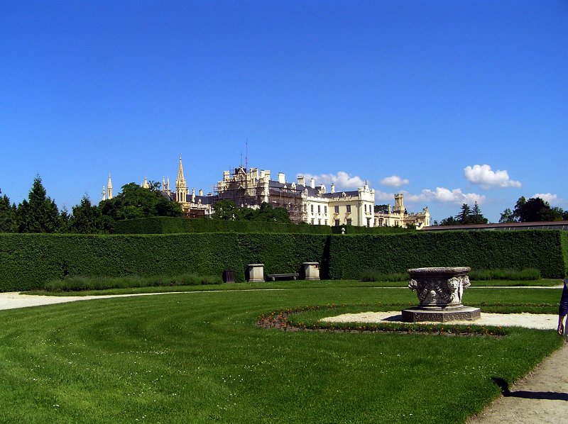 086_lednice.JPG - OLYMPUS DIGITAL CAMERA