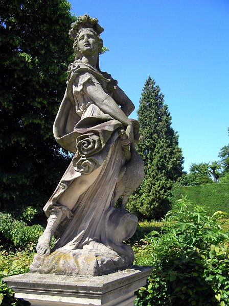 089_lednice.JPG - OLYMPUS DIGITAL CAMERA